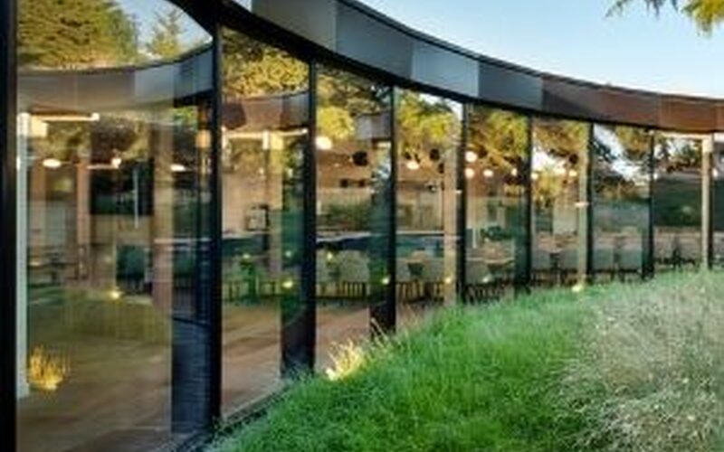 faceted-structural-glass-facade-with-thermally-broken-concealed-profiles