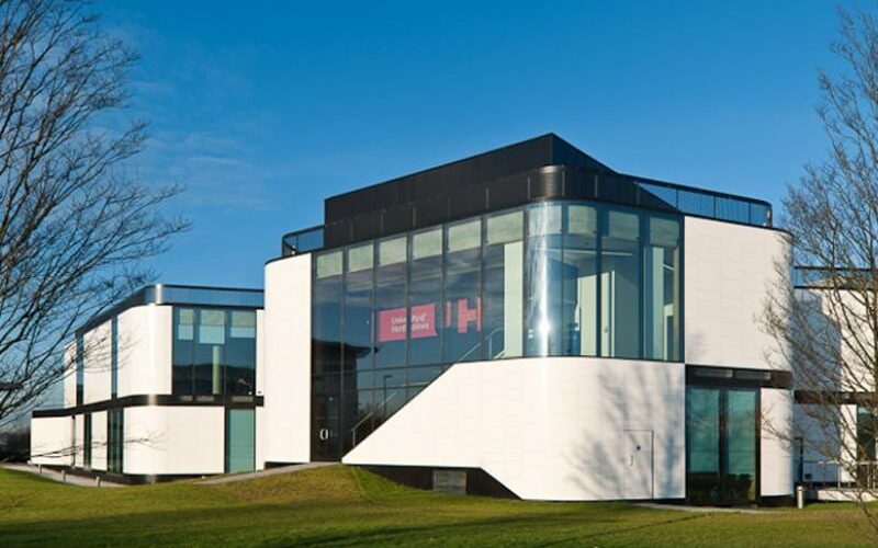 highly-glazed-university-building-design